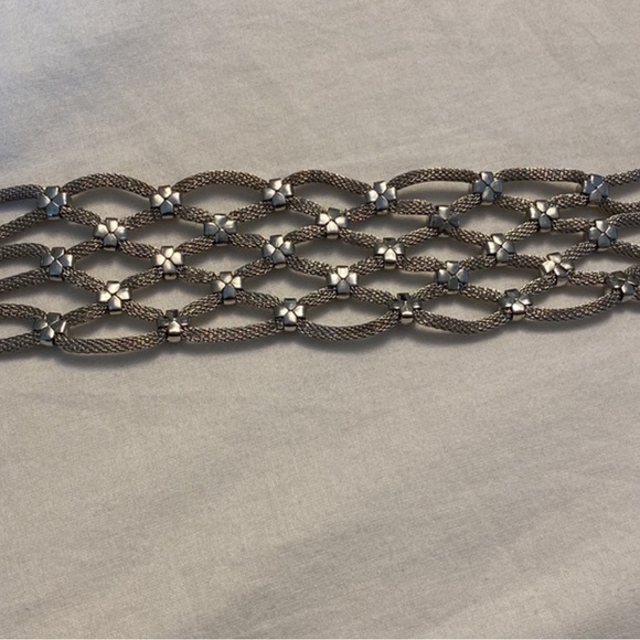Silver tone magnetic clasp bracelet - Picture 2 of 4